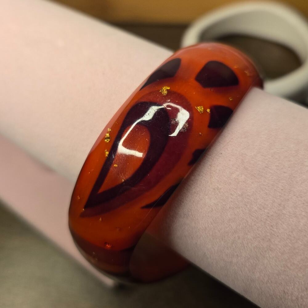Vintage 1960s Chunky Confetti Lucite Bangle Orange Red Gold Flake Boho Bracelet